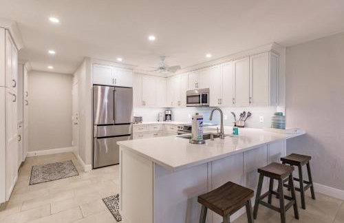 1055-607 Pond View High Rise with Remodeled Kitchen - Foto 8