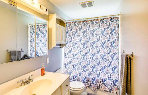 SeaTac Home with Patio and Grill - 3 Mi to Airport! - Foto 16