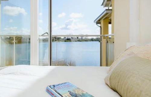 NEW Squirrels Leap Lake Views with Spa Access - Foto 4