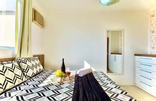 Apartamento a 400M PRAIA com PISCINA sacada com CHURRASQUEIRA privativa Wi-Fi Portaria 24h PLAYGROUND INFANTIL Quadra de esportes e vaga privativa de GARAGEM Reserve agora mesmo - Foto 17