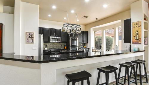 Luxe Couples Retreat with Pool and Outdoor Kitchen! - Foto 5