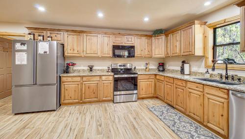 Rustic Lakeside Cabin on 3 Acres with Nature Views! - Foto 5