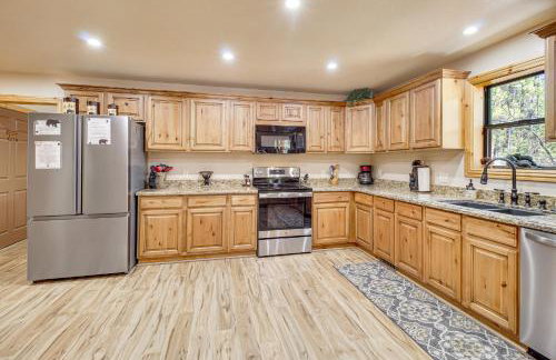 Rustic Lakeside Cabin on 3 Acres with Nature Views! - Foto 5