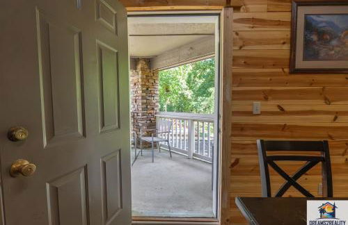 3BR Condo with Lake View - Trout Fishing - Playground - 2 Pools - Stairs Required - FREE TICKETS INCLUDED - PR69-9 - Foto 30