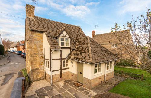 Corner Cottage - Photo 1