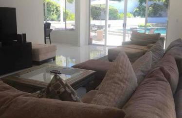 Beautiful 4BD and 3BA Pool Jacuzzi Vacation Home - Foto 15