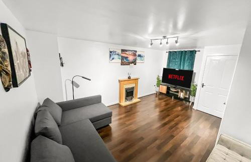 New Manchester City Getaway House with 2 FREE Parking - Foto 47