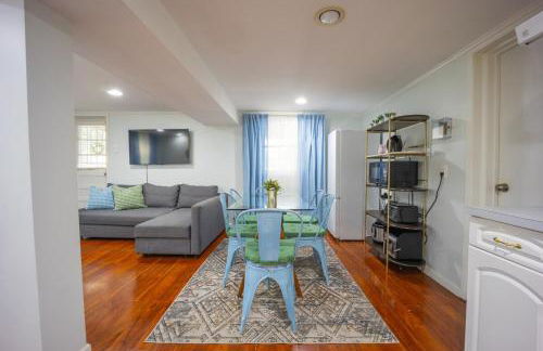 Bright 3bed basement with backyard & free parking - Foto 24