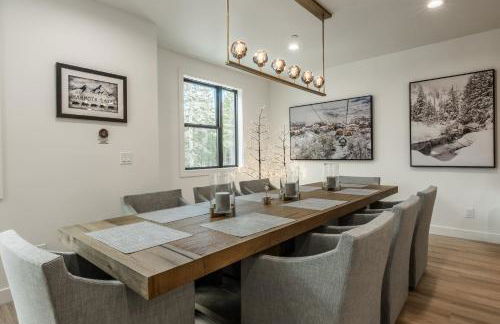 New Luxury 4BR /3BA Obsidian Reserve #110 – Hot Tub, 2-Car Garage, Pool Table, Mount Views! - Foto 13