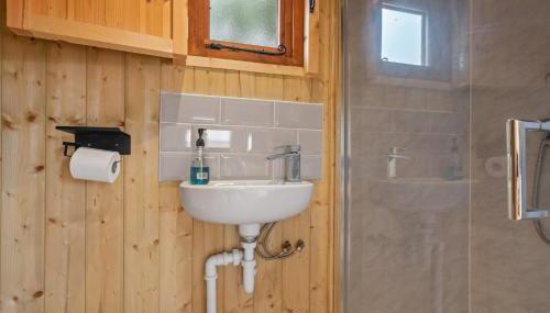 Off-Grid Glamping - Quiet, Starry Escape - Foto 5, towels, Shower