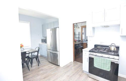 Spacious Home with Parking, Laundry - Near RU, RWJ, NJ Transit - Foto 7