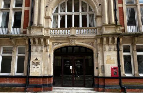 Beautiful 1 Bedroom Apartment in Newport Centre - Pass the Keys - Foto 31