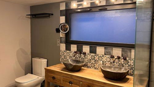 Ti an Aod Beachfront Stone Cottage Sleeps 10 OI Collection Rentals - Foto 5