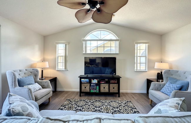 Lovely 3 bed Condo Near Disney Quiet Community - Photo 1