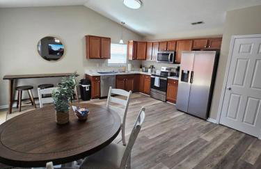 Cozy Charming Cottage-Style Home - Foto 9