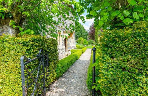 Manor Estate - Two Accommodation Wings - Sleeps 14 - Foto 51