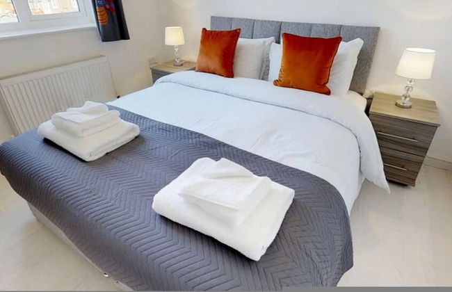 Stayzo Cole Green Lane - Free Parking - Foto 1