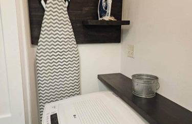 Quaint house, king bed 2min from down town - Photo 43