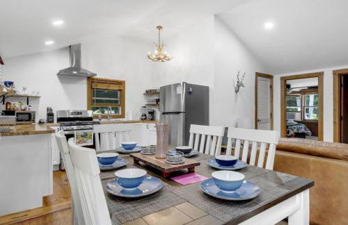 Twin Pines Retreat - Lake, Firepit and Games - Foto 35