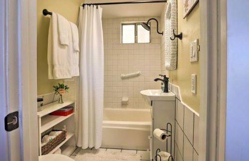 Lake Arrowhead Studio Near Hiking with Hot Tub - Foto 11