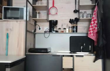 CHARMANT STUDIO à 2 pas de NAVAL GROUP au coeur d une rue commerçante - Foto 12