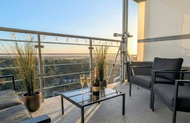 Royal Suite, 50 meters to Beach, 10th Floor, Panoramic View, Parking, Porta Mare Active & Spa - Foto 1