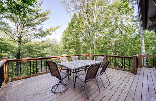 2 Mi to Skiing! Wooded Beech Mtn Retreat with Decks - Foto 7