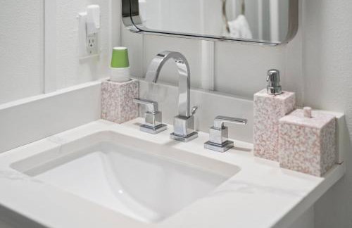 Oceanfront Cocoa Beach Vacation Home Private Beach, Tiki Bar & Family Fun - Foto 30