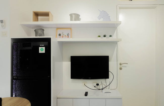 Stylish and Modern 2BR Bassura City Apartment - Photo 17