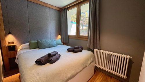 Luxury 9-Bed Apartment Steps from Ski Slopes with Parking & Ski Box - Photo 5, wardrobe, heating