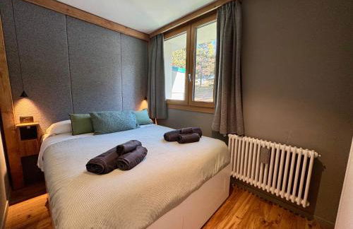 Luxury 9-Bed Apartment Steps from Ski Slopes with Parking & Ski Box - Photo 5