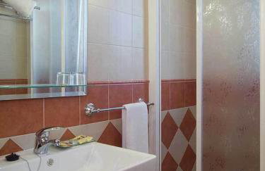 Hotel Ruta del Poniente - Photo 12