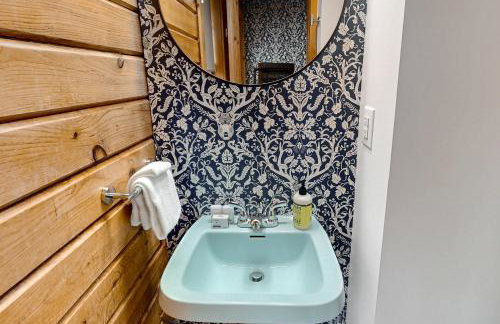 Modern Log Cabin with Vineyard Views - Foto 26