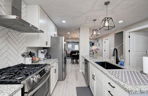 Spacious home away from home! Hot tub! - Photo 42