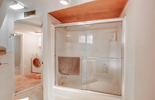 White Mountain Escape with Separate In-Law Suite! - Foto 33