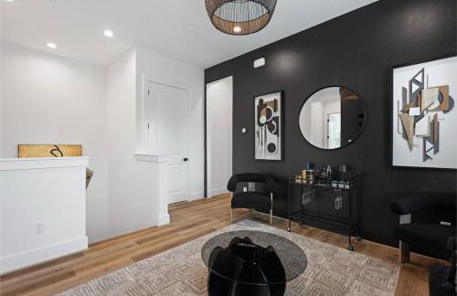 2 Luxury Homes in 1 - Walk to Nightlife & Stadiums - Foto 48