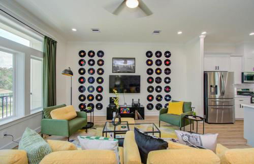 3bd-Rooftop Movie Theater-BBQ-Retro Music Theme-Downtown 8mins - Photo 7