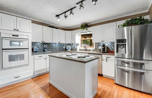 Lakefront Home Dock Covered Deck Fire Pit Dogs OK - Foto 11