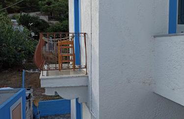 Giannis Gerakios apartments by climbing house - Photo 13