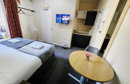 The Green Light House Studio 24 - Free Private Parking - Foto 8