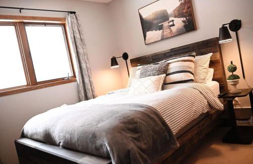 Lake Escape with paddle boards, fire pit & game room - Foto 39