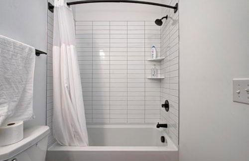 Downtown 1 mi Sleeps 6 wRooftop 3BR 4BED New built Modern Stylish Luxury - Foto 78