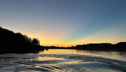 Remodeled Lakefront Cabin, shuffleboard, Starlink - Foto 5