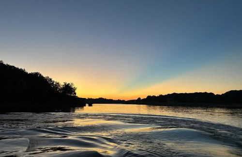 Remodeled Lakefront Cabin, shuffleboard, Starlink - Foto 5