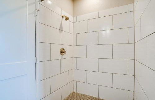 Commute to Fort Worth Newly Built Apt with Pool - Foto 20