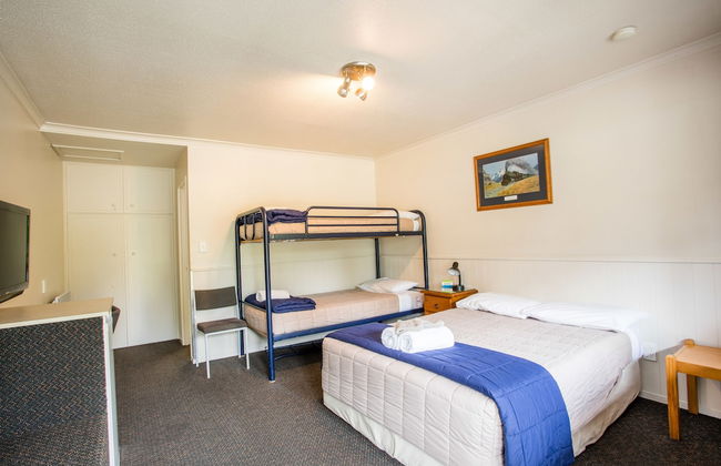 Te Anau Top 10 Holiday Park - Photo 13