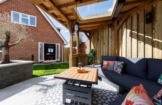 Coastal Retreat for 6 Close to Beaches - Photo 61