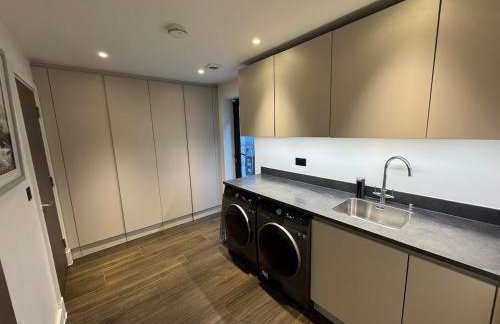 Luxury Villa - Hot Tub - Exclusive Offers - Amar Luxury Stays - Photo 58