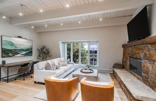 1 Block to Gondola Updated Top-Floor 2BR 2BA - Foto 11