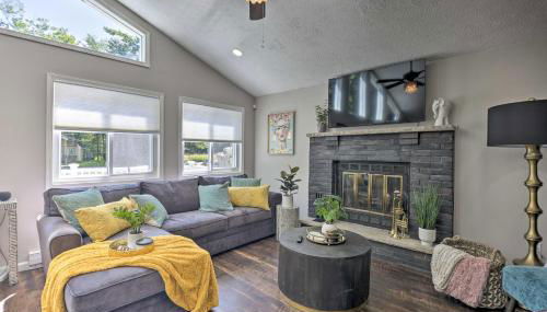 Fire Pit and Furnished Deck Serene Tobyhanna Escape - Foto 1